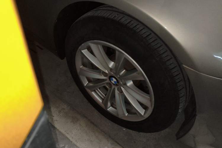 Used BMW 5 Series 2011 523Li Leading Model Right Front Wheel Hub