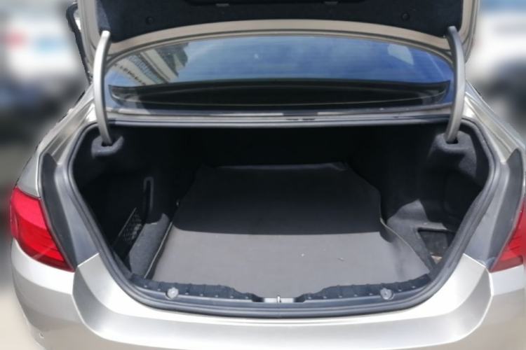 Used BMW 5 Series 2011 523Li Leading Model Trunk