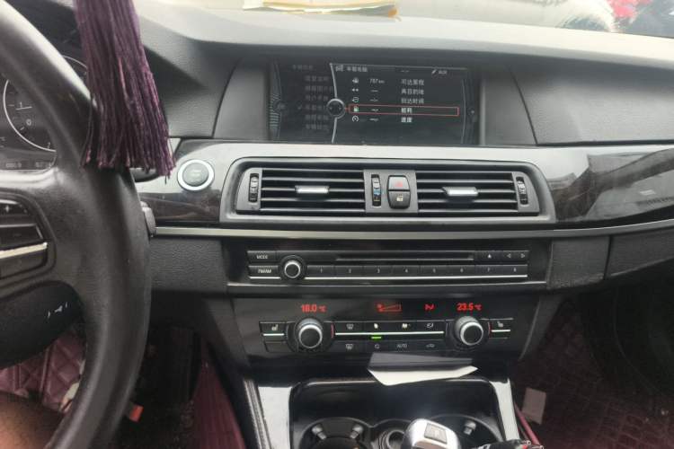 Used BMW 5 Series 2011 523Li Luxury Model Audio And AC Panel