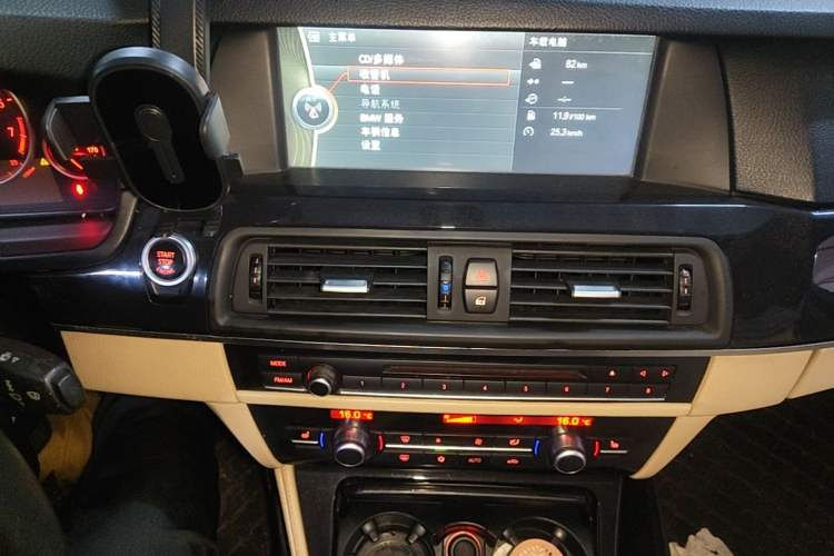 Used BMW 5 Series 2011 523Li Leading Model Audio And AC Panel