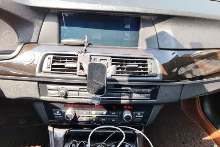 Used BMW 5 Series 2011 523Li Luxury Model Audio And AC Panel