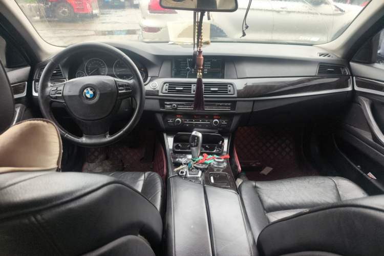 Used BMW 5 Series 2011 523Li Luxury Model Center Console