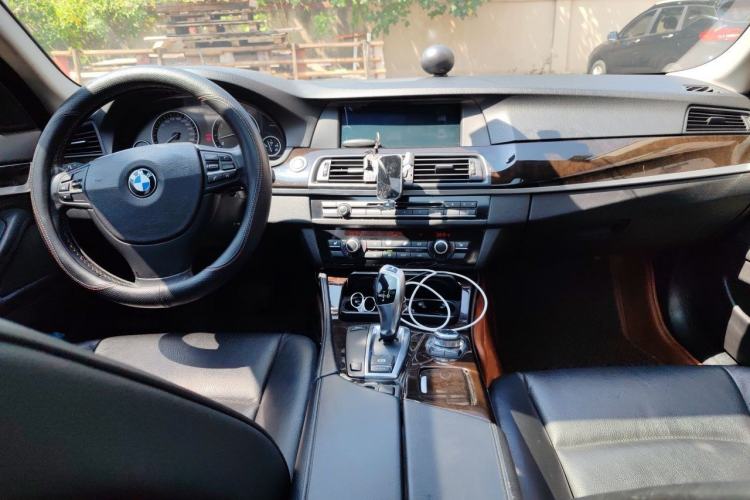 Used BMW 5 Series 2011 523Li Luxury Model Center Console