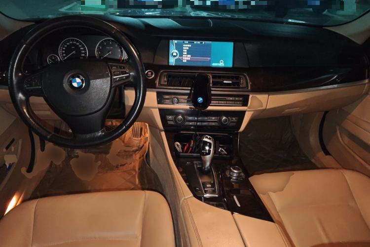 Used BMW 5 Series 2011 523Li Luxury Model Center Console