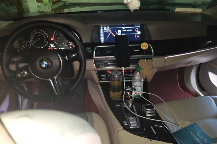 Used BMW 5 Series 2011 523Li Leading Model Center Console