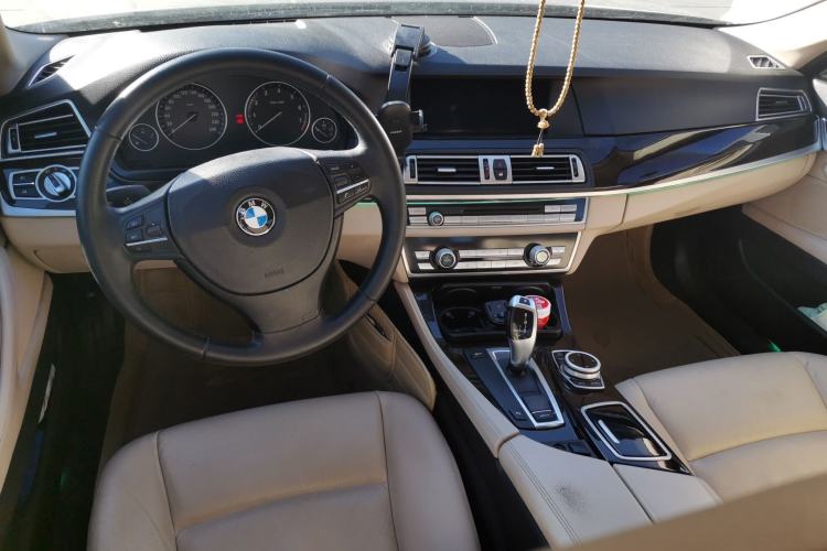 Used BMW 5 Series 2011 523Li Luxury Model Center Console