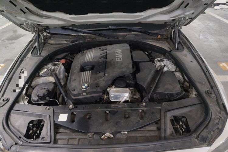 Used BMW 5 Series 2011 523Li Leading Model Engine Bay