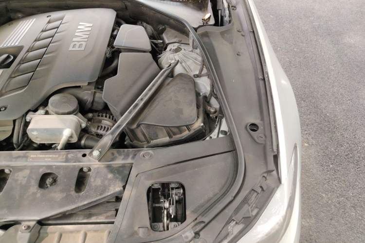 Used BMW 5 Series 2011 528Li Luxury Model Engine Bay Left