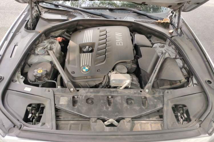 Used BMW 5 Series 2011 528Li Luxury Model Engine Bay