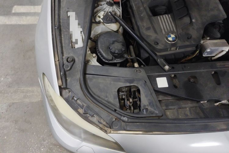 Used BMW 5 Series 2011 523Li Leading Model Engine Bay Right