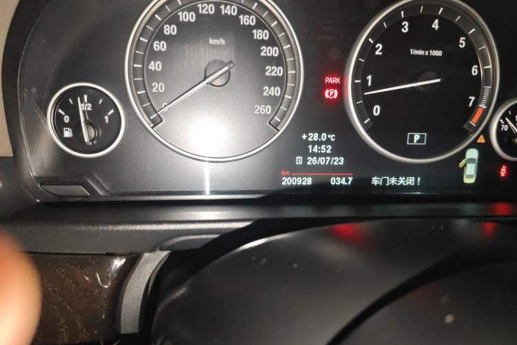 Used BMW 5 Series 2011 523Li Leading Model Odometer Close Up