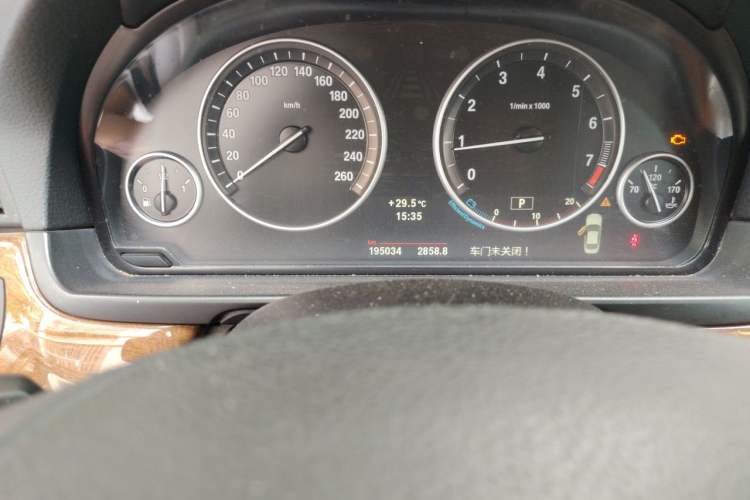 Used BMW 5 Series 2011 528Li Luxury Model Odometer Close Up
