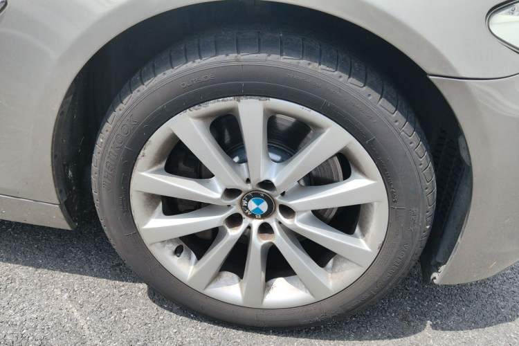 Used BMW 5 Series 2011 535Li Luxury Model Right Front Wheel Hub