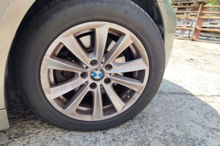 Used BMW 5 Series 2011 523Li Luxury Model Right Front Wheel Hub