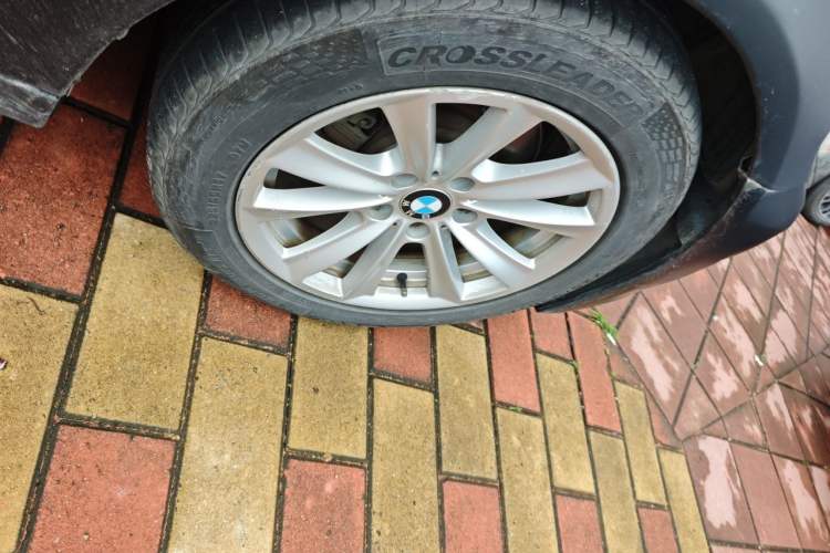 Used BMW 5 Series 2011 523Li Luxury Model Right Front Wheel Hub