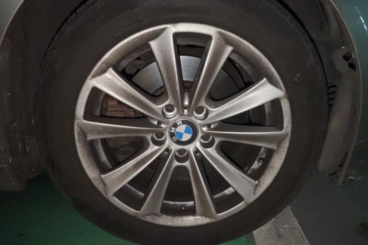 Used BMW 5 Series 2011 523Li Luxury Model Right Front Wheel Hub