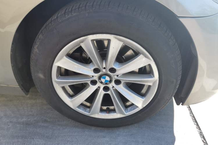 Used BMW 5 Series 2011 523Li Luxury Model Right Front Wheel Hub