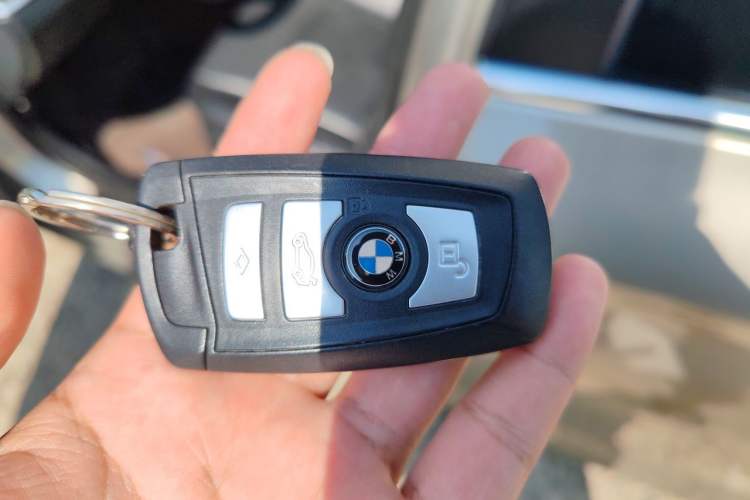 Used BMW 5 Series 2011 523Li Luxury Model Vehicle Key