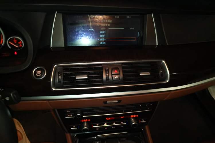 Used BMW 5 Series 2011 535i Sport Edition Audio And AC Panel