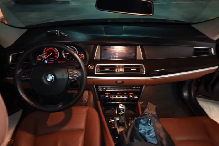 Used BMW 5 Series 2011 535i Sport Edition Center Console