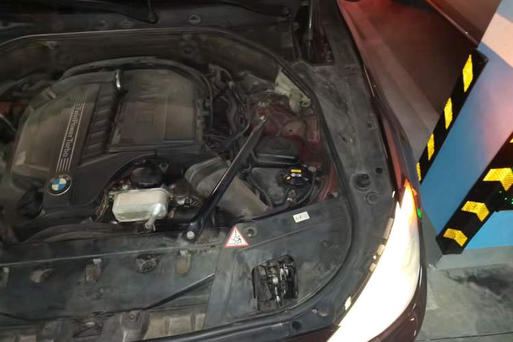 Used BMW 5 Series 2011 535i Sport Edition Engine Bay Left