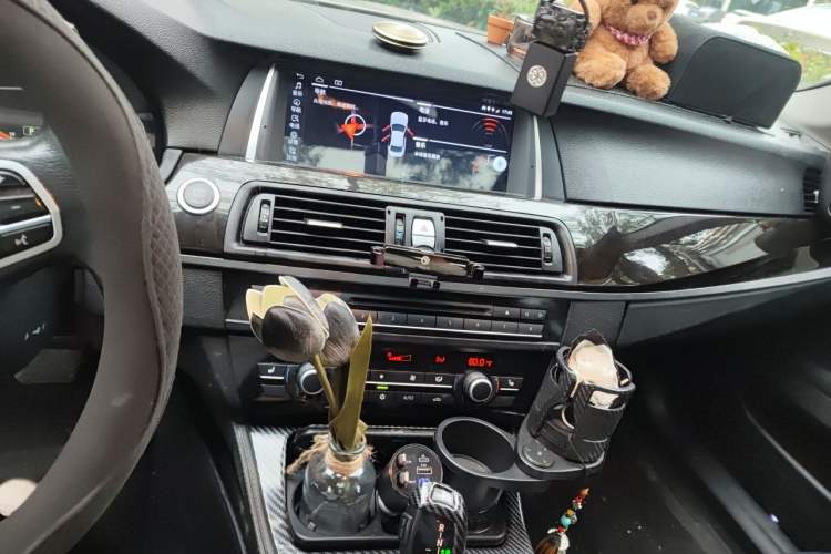 Used BMW 5 Series 2011 523Li Luxury Model Audio And AC Panel