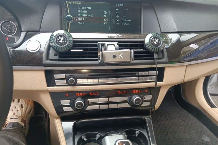 Used BMW 5 Series 2011 535i Sport Edition Audio And AC Panel