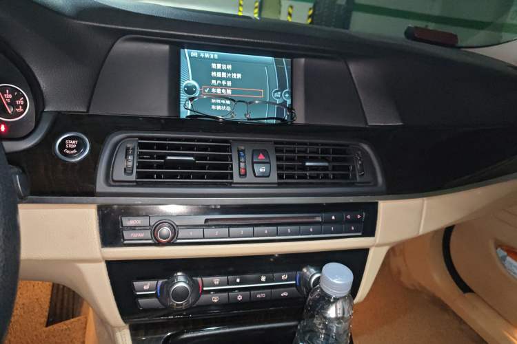 Used BMW 5 Series 2011 523i Leading Model Audio And AC Panel