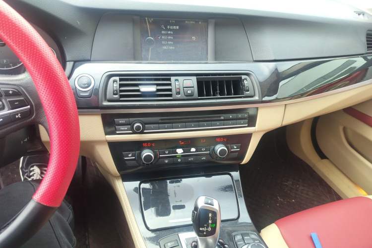 Used BMW 5 Series 2011 523Li Leading Model Audio And AC Panel
