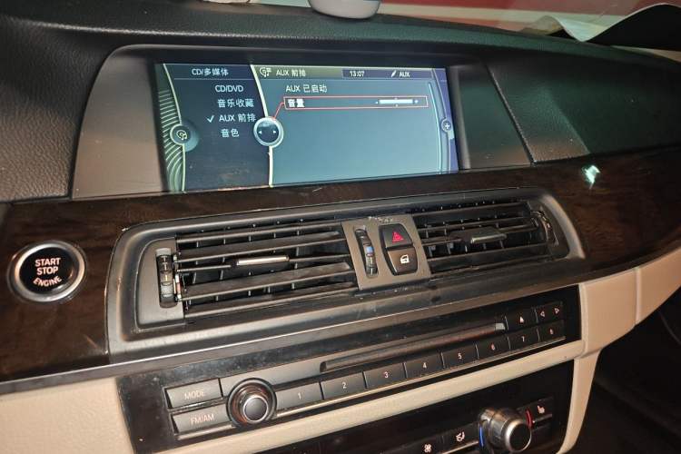 Used BMW 5 Series 2011 523Li Luxury Model Audio And AC Panel