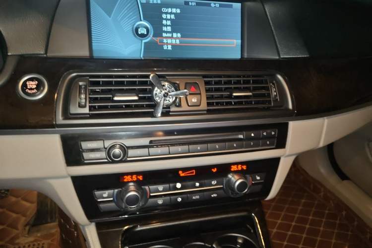 Used BMW 5 Series 2011 523Li Leading Model Audio And AC Panel