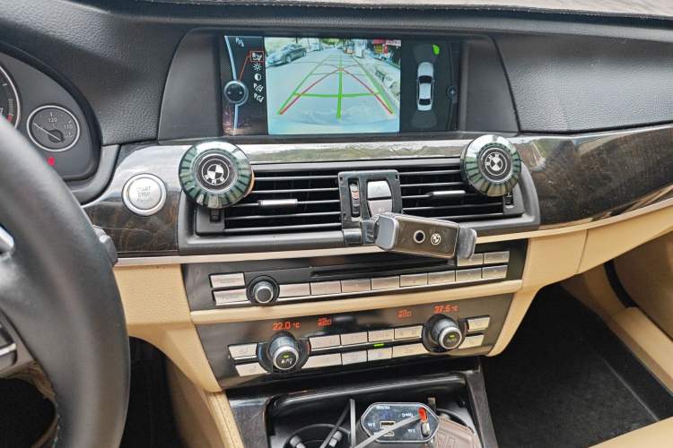 Used BMW 5 Series 2011 535i Sport Edition Audio And AC Panel