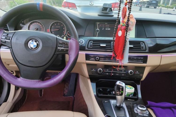 Used BMW 5 Series 2011 523Li Luxury Model Center Console