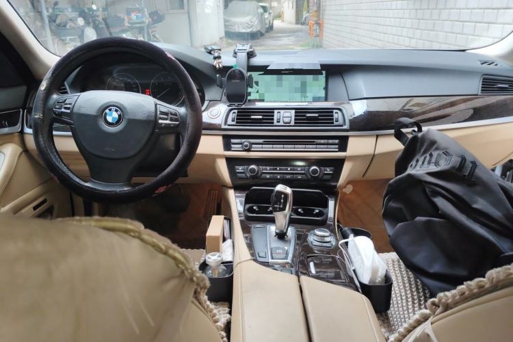 Used BMW 5 Series 2011 523Li Luxury Model Center Console