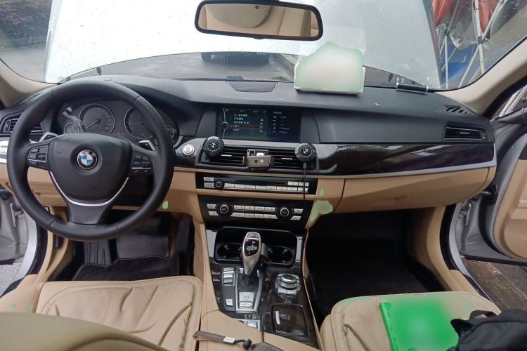Used BMW 5 Series 2011 535i Sport Edition Center Console