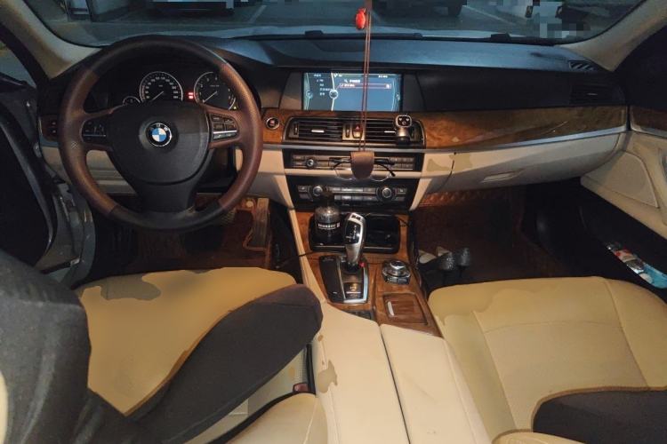 Used BMW 5 Series 2011 528Li Leading Model Center Console
