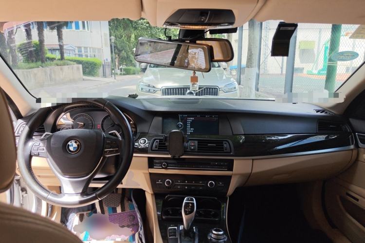 Used BMW 5 Series 2011 535Li Luxury Model Center Console