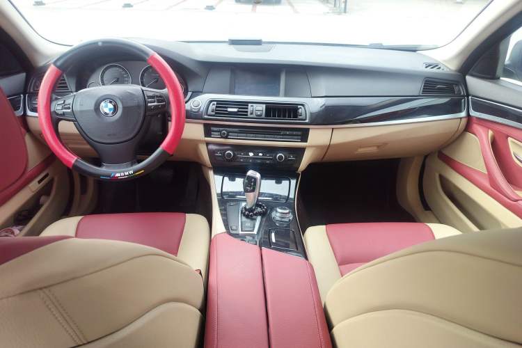 Used BMW 5 Series 2011 523Li Leading Model Center Console
