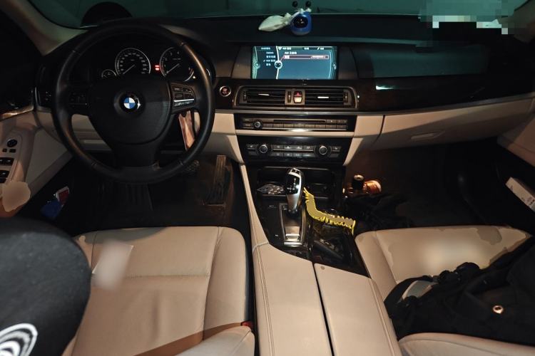 Used BMW 5 Series 2011 523Li Luxury Model Center Console