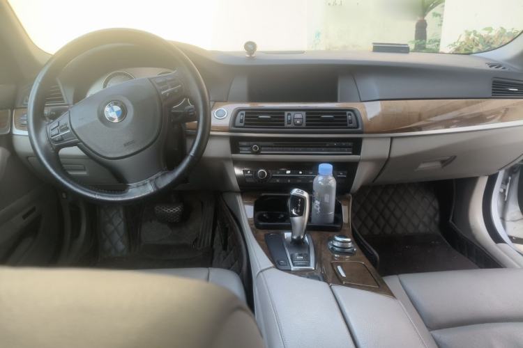 Used BMW 5 Series 2011 528Li Leading Model Center Console