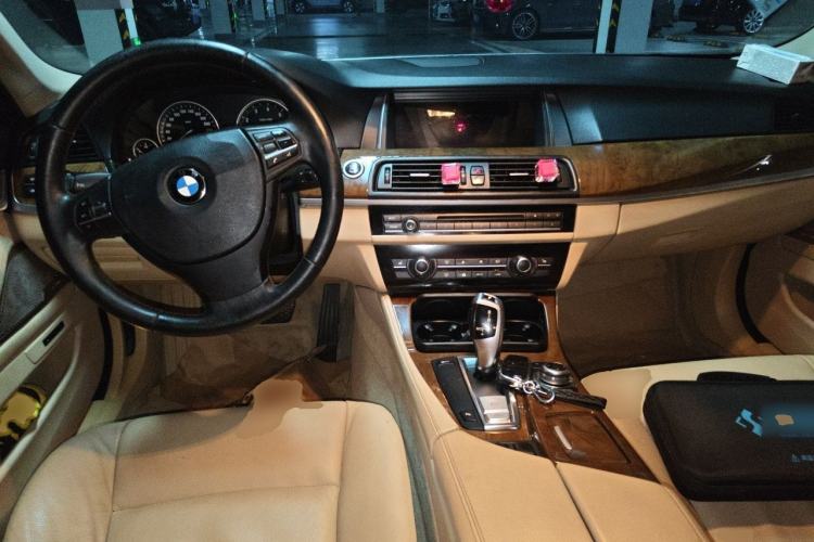 Used BMW 5 Series 2011 528Li Leading Model Center Console