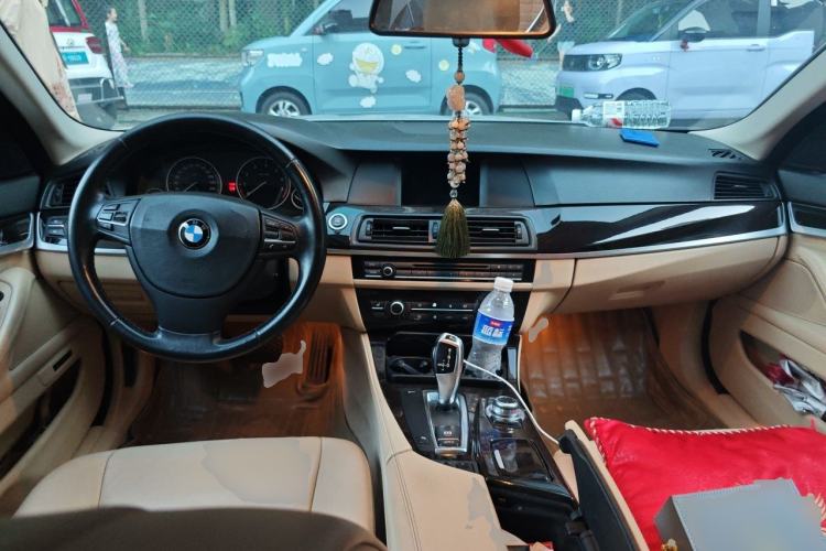 Used BMW 5 Series 2011 523Li Leading Model Center Console