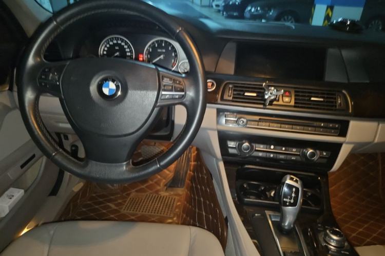 Used BMW 5 Series 2011 523Li Leading Model Center Console