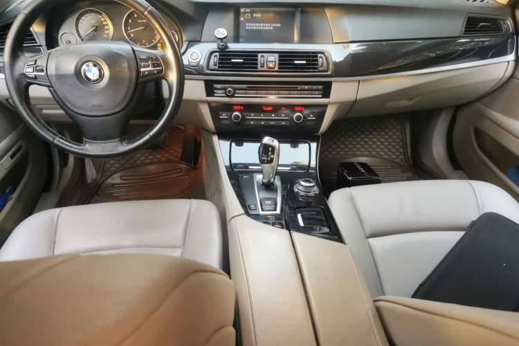 Used BMW 5 Series 2011 523Li Leading Model Center Console