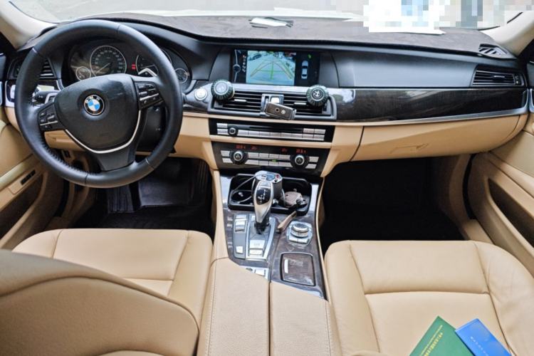 Used BMW 5 Series 2011 535i Sport Edition Center Console