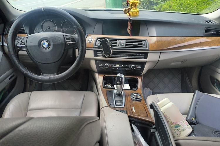Used BMW 5 Series 2011 528Li Leading Model Center Console