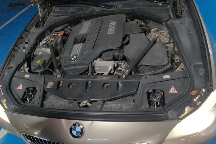 Used BMW 5 Series 2011 523Li Leading Model Engine Bay