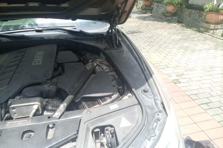 Used BMW 5 Series 2011 523Li Leading Model Engine Bay Left
