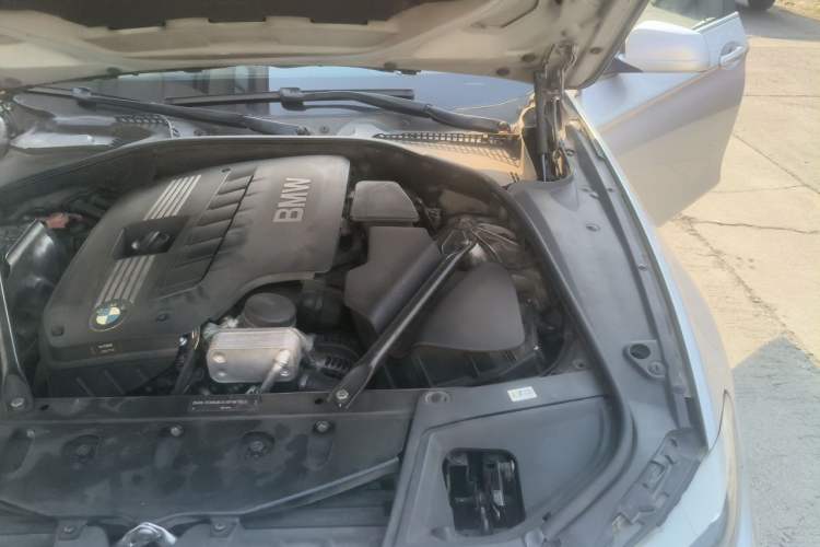 Used BMW 5 Series 2011 528Li Leading Model Engine Bay Left