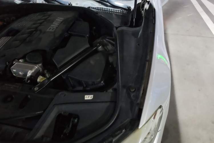 Used BMW 5 Series 2011 528Li Leading Model Engine Bay Left